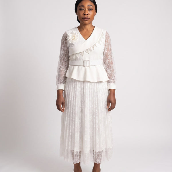 JF-09 robe péplum ivoire en dentelle plissée, vue de face