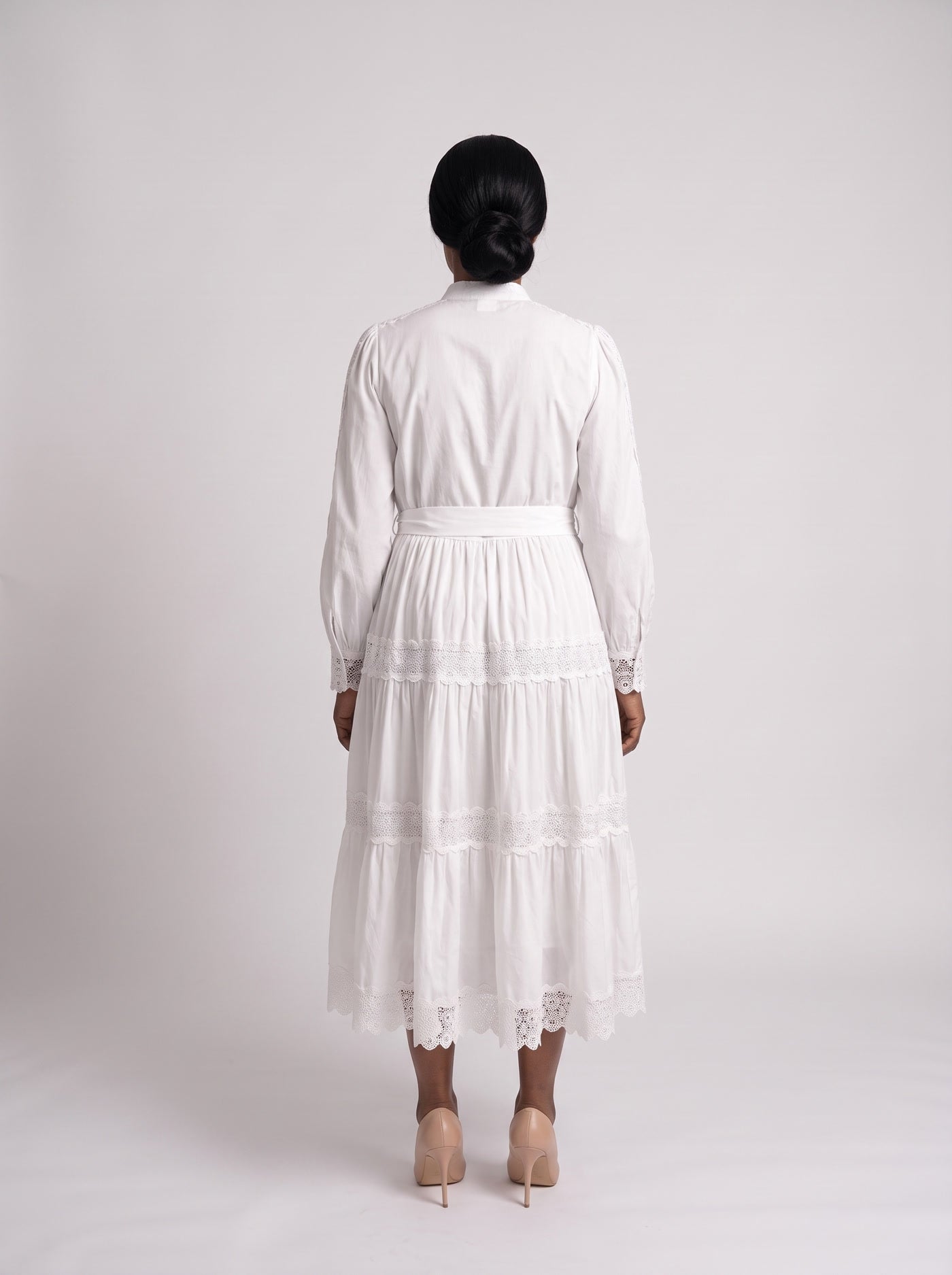 JF-21 robe chemise bohème ivoire à volants, vue de dos