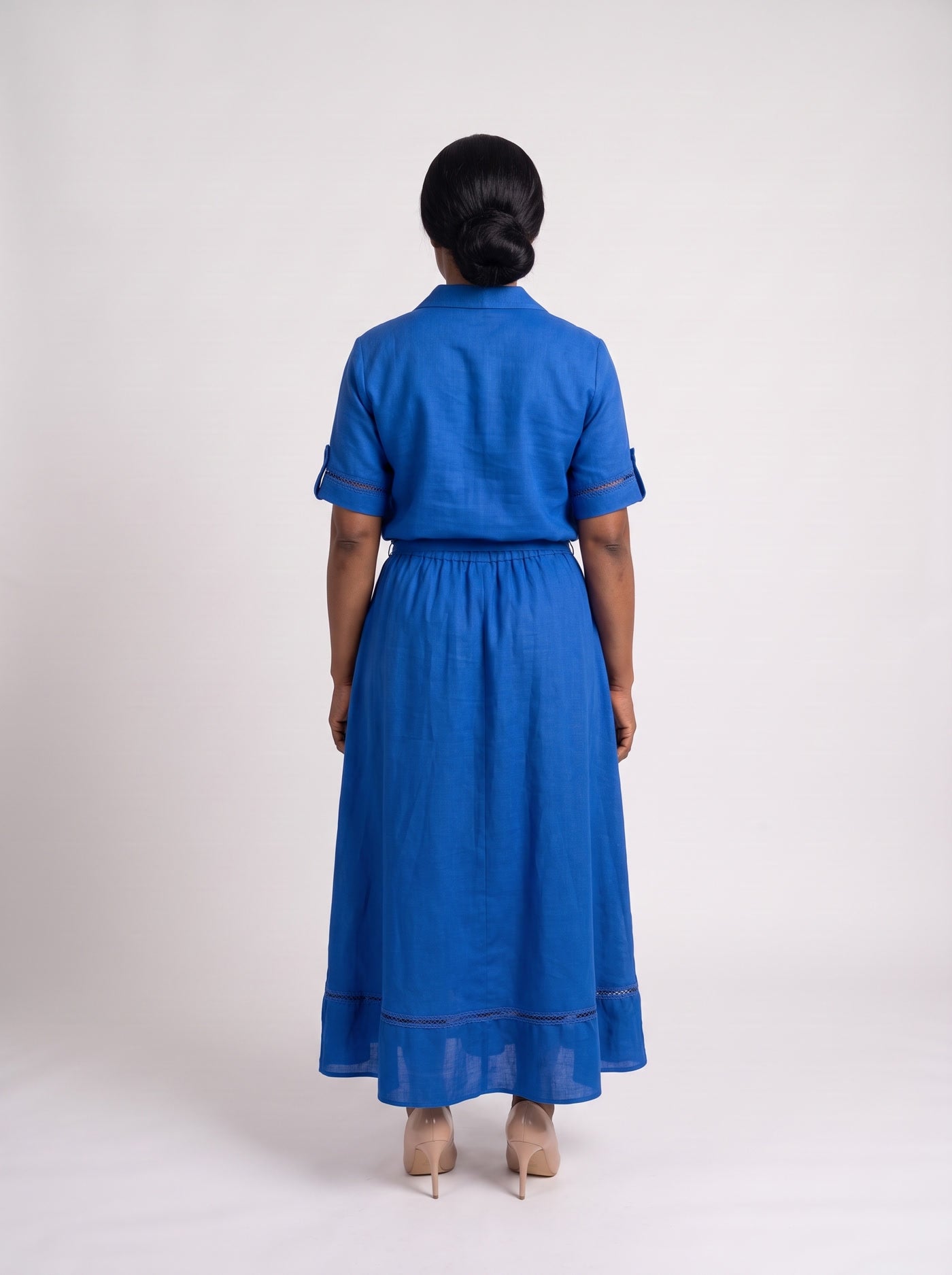 JF-29 ensemble en lin cobalt à dentelle ajourée, vue de dos